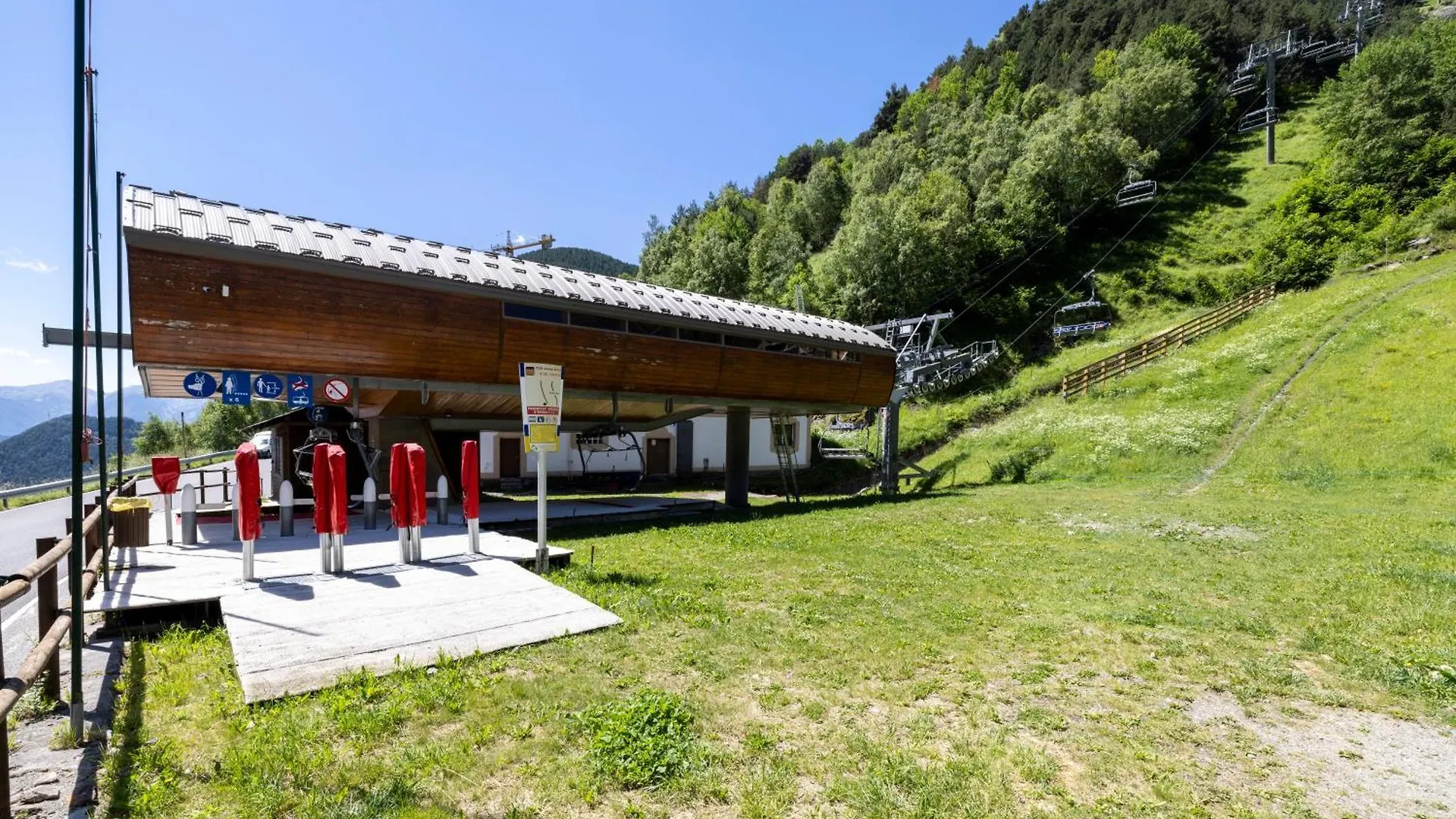 Increibles Vistas Al Valle De Arinsal Ny - A Pie De Pistas - Parking Incluido L By Bonesvacances 0*,  Andorra